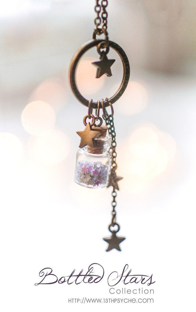 Collar de botella de vidrio de estrellas diminutas hecho a mano - 13th Psyche