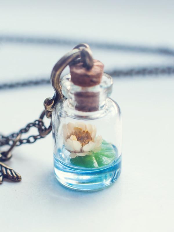 Collar de botella de flor de loto hecho a mano - 13th Psyche
