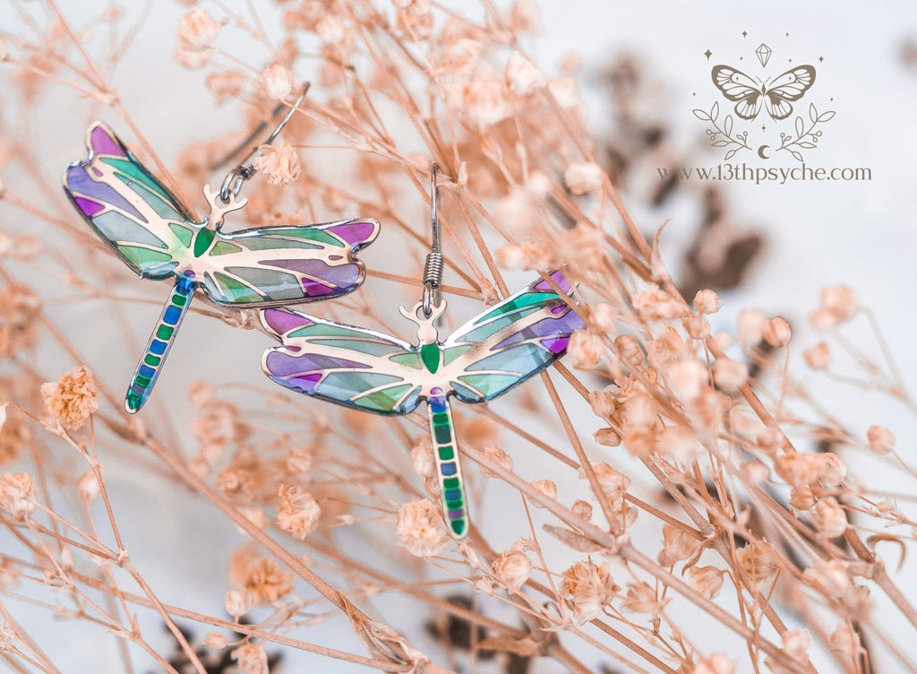 Pendientes de libélula hechos a mano inspirados en las vidrieras - 13th Psyche