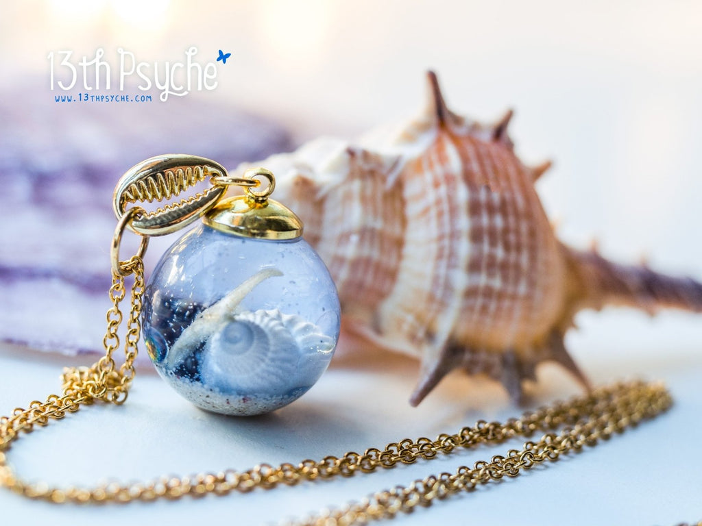Collar de bolas de resina inspirado en el océano, con estrellas de mar y conchas - 13th Psyche