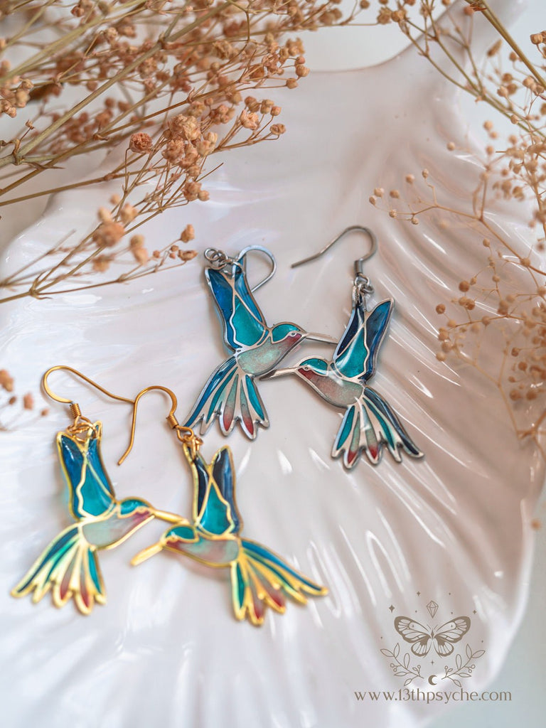 Pendientes artesanales de colibrí inspirados en las vidrieras - 13th Psyche